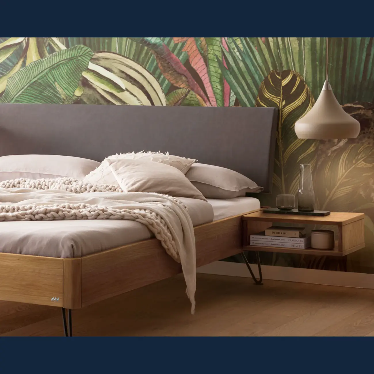 Zeitloses Massivholzbett Hasena Lugano modern-industrial – Bild 15