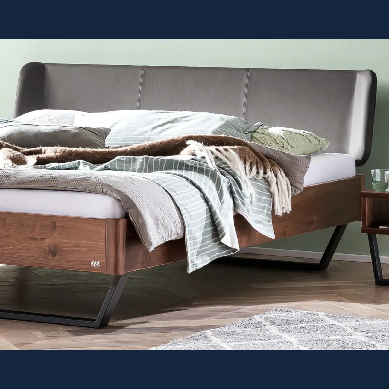 Elegantes Massivholzbett Hasena Montieri modern-industriell 11 Elegantes Massivholzbett Hasena Montieri modern-industriell – Bild 11