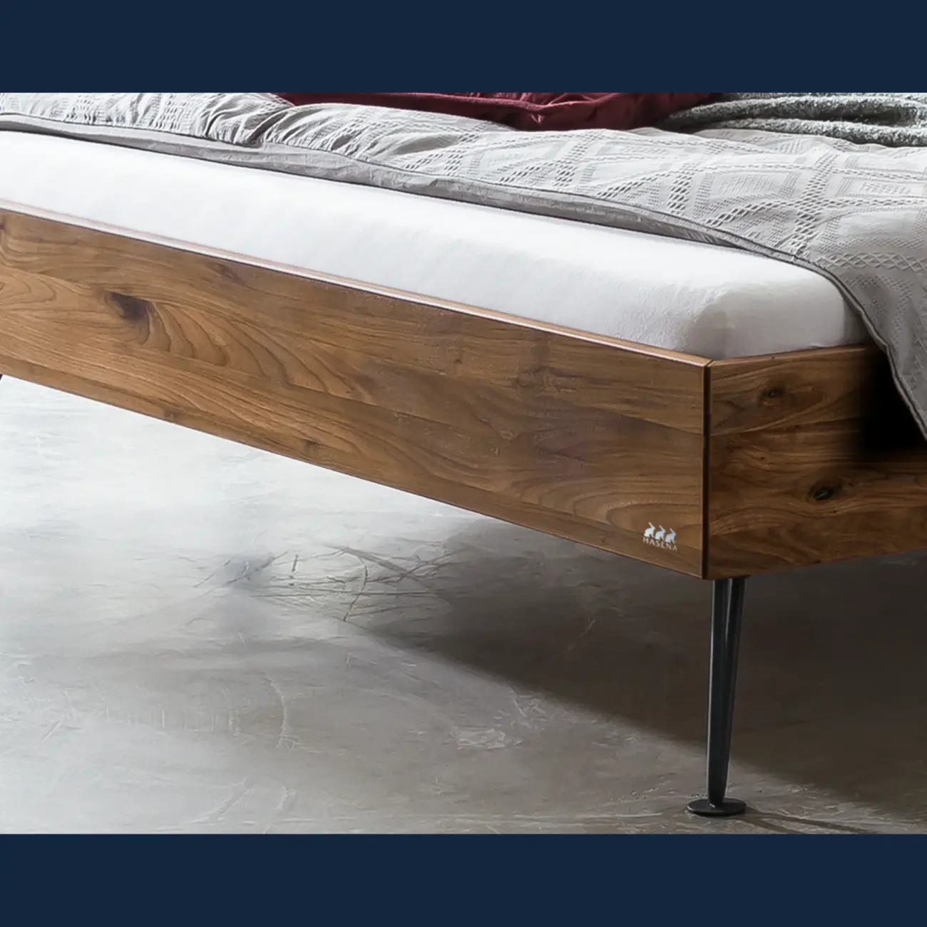 Charaktervolles Massivholzbett Hasena Roberto modern Industrial 10 Charaktervolles Massivholzbett Hasena Roberto modern Industrial – Bild 10