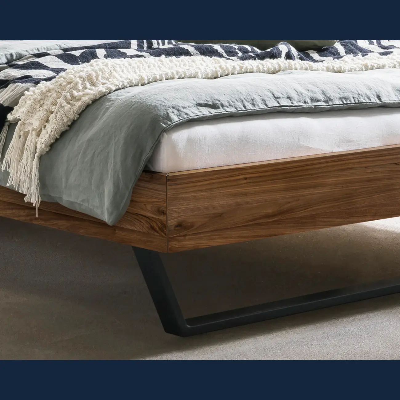 Elegantes Massivholzbett Hasena Modern-Industrial Sariano Trento 8 Elegantes Massivholzbett Hasena Modern-Industrial Sariano Trento – Bild 8