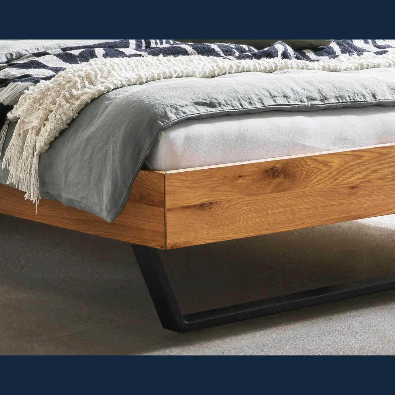 Elegantes Massivholzbett Hasena Modern-Industrial Sariano Trento 12 Elegantes Massivholzbett Hasena Modern-Industrial Sariano Trento – Bild 12